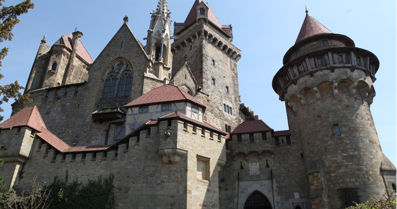 Herzlich Willkommen auf Burg Kreuzenstein!